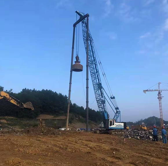 強(qiáng)夯現(xiàn)場(chǎng)